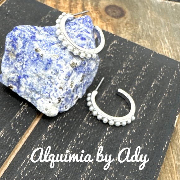 Pearls Silver classic tubular small minimalist hoop earrings - Picture 2 of 9